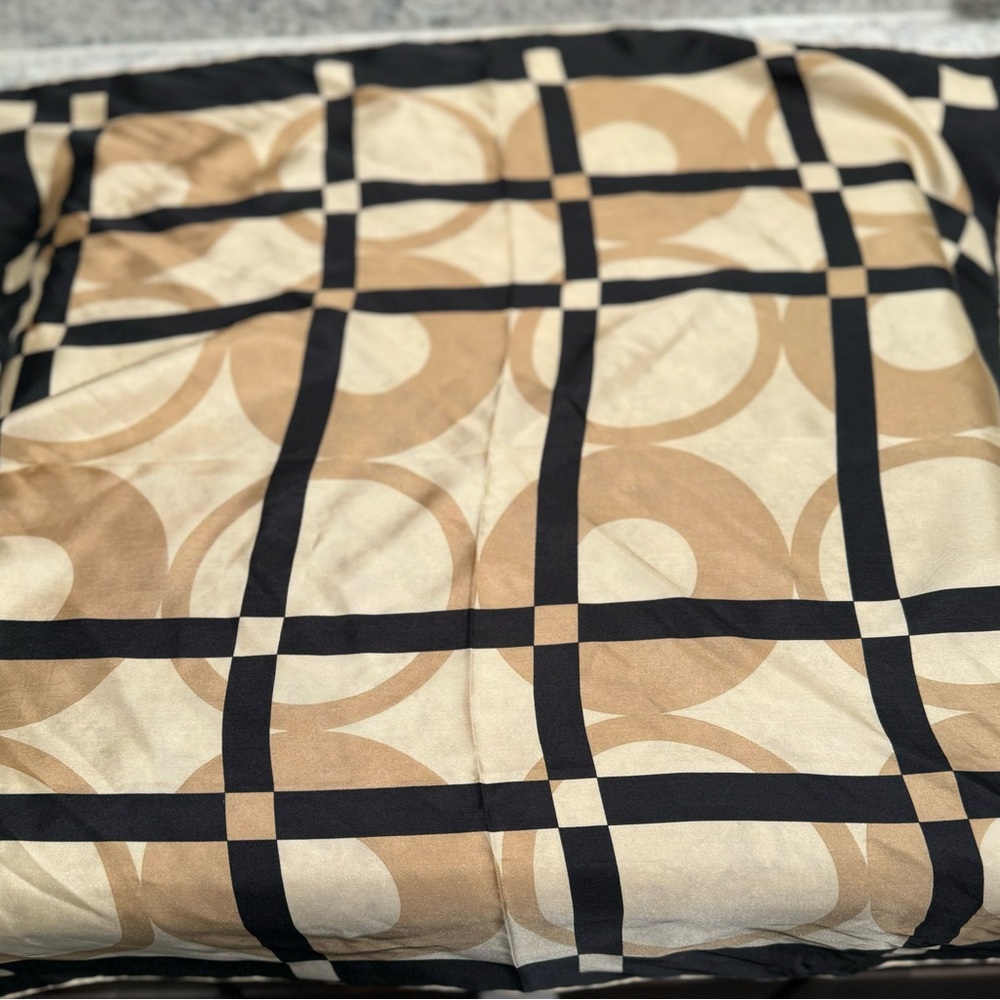 Vintage ADRIENNE VITTADINI  100% Silk Square Scarf early 2000’s. - Picture 2 of 6
